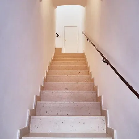 Palazzo 1892 Suites & * 오스투니