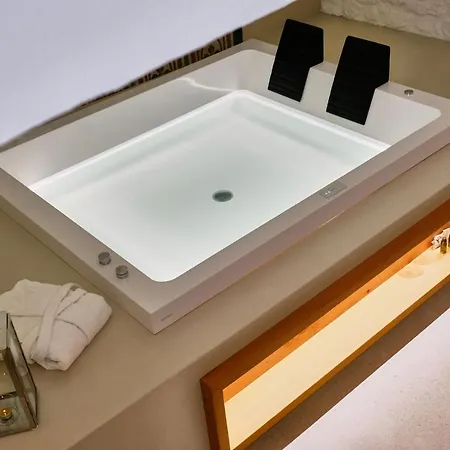 Palazzo 1892 Suites &