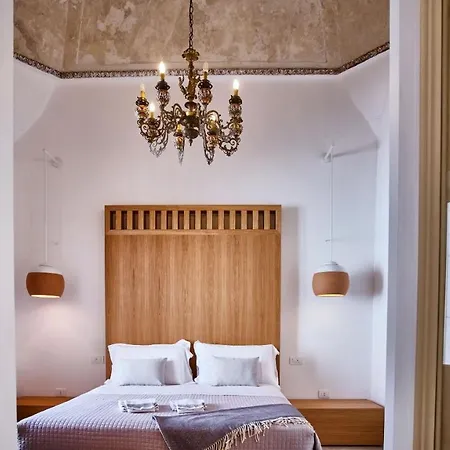 Palazzo 1892 Suites & * 오스투니