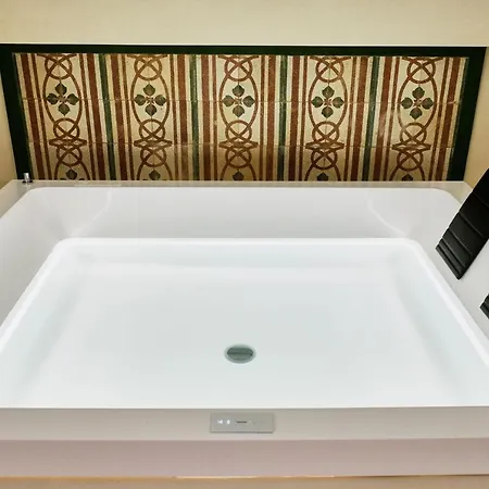 Palazzo 1892 Suites & Apartment *