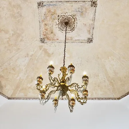 Palazzo 1892 Suites & شقة أوستوني